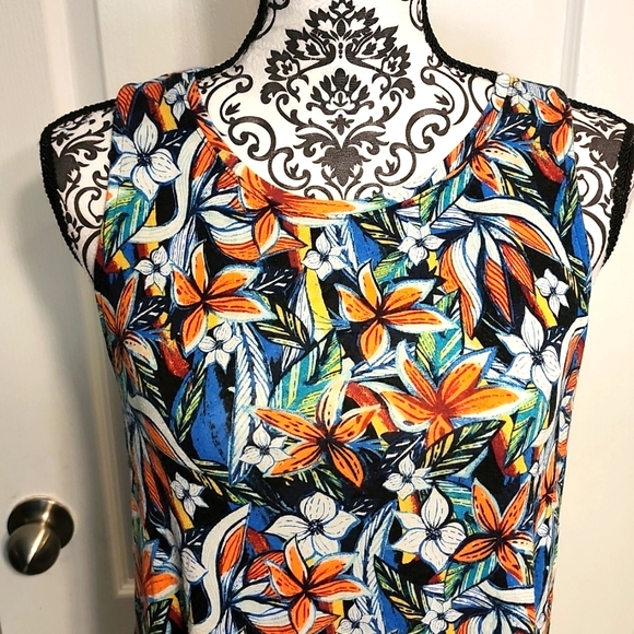 EUC!!!! APT.9 Droptail Tank - Picture 3 of 3